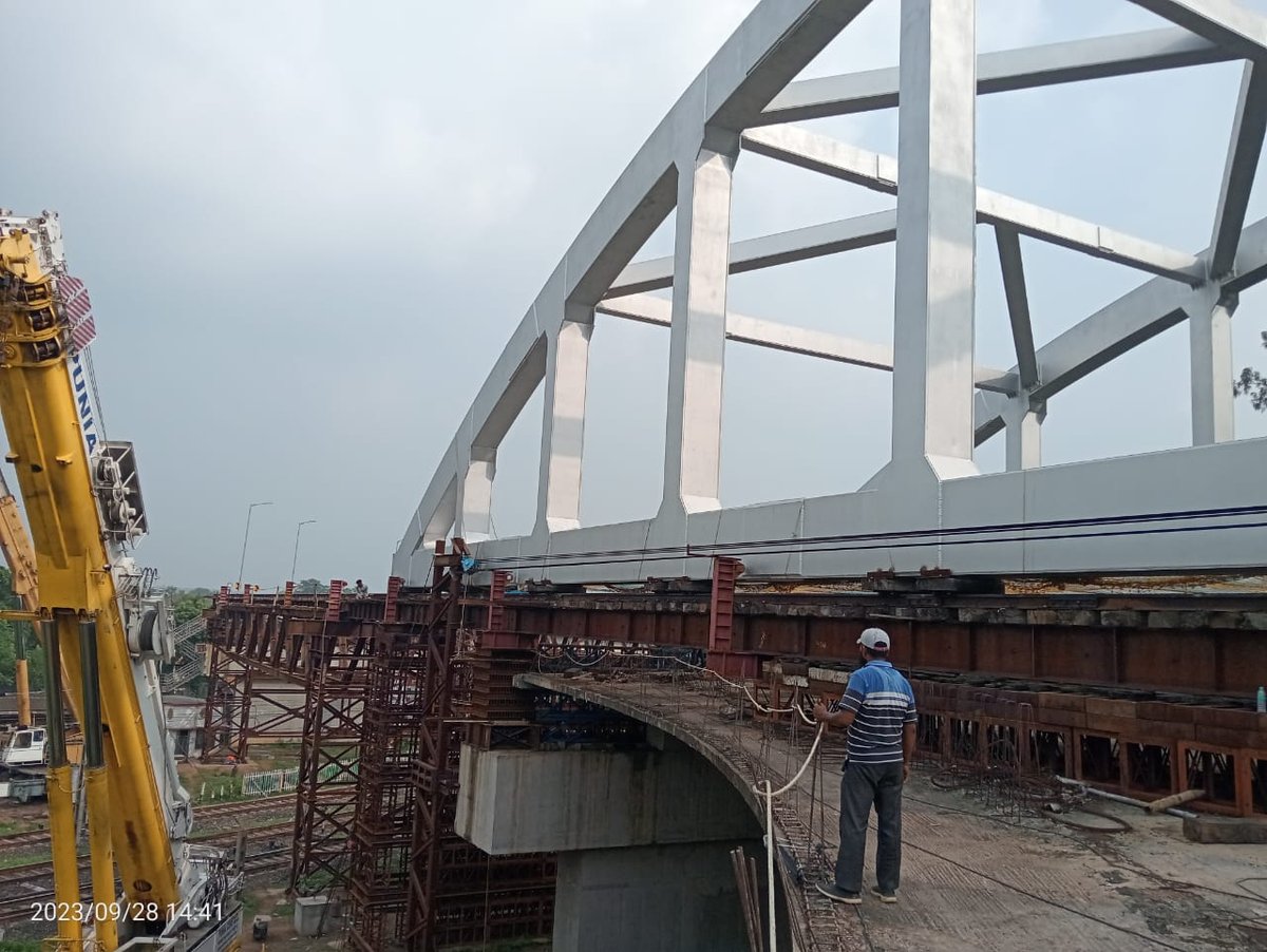 Bishnupur ROB — Close-up of bow string girder construction over tracks