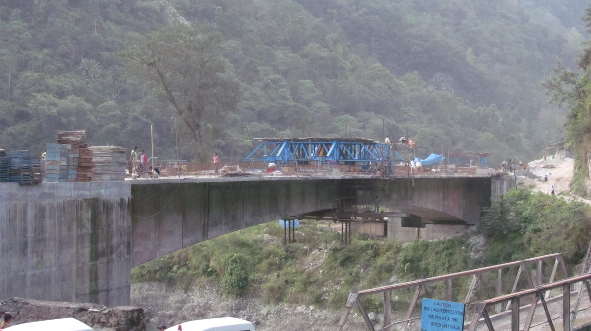 Dikchu Bridge — Construction phase with form traveler on deck