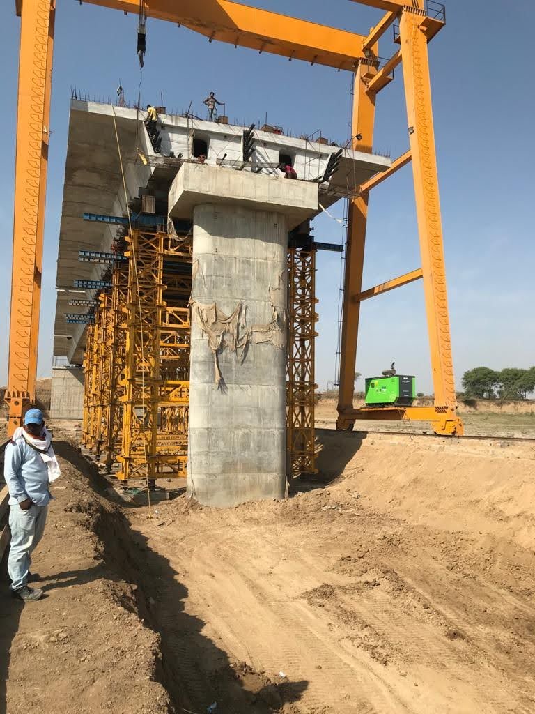Parwan Bridge — Gantry at pier with segment casting in progress