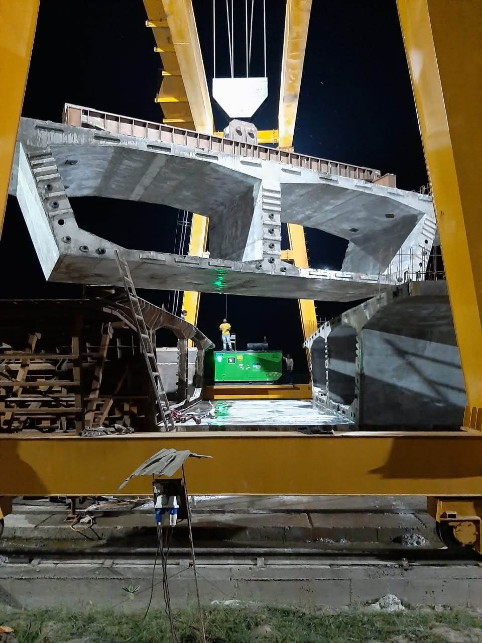 Parwan Bridge — Night construction with segment being positioned