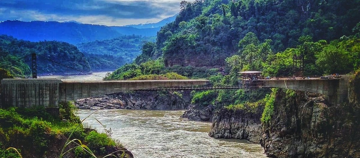 Siang Bridge — Construction phase with mountains