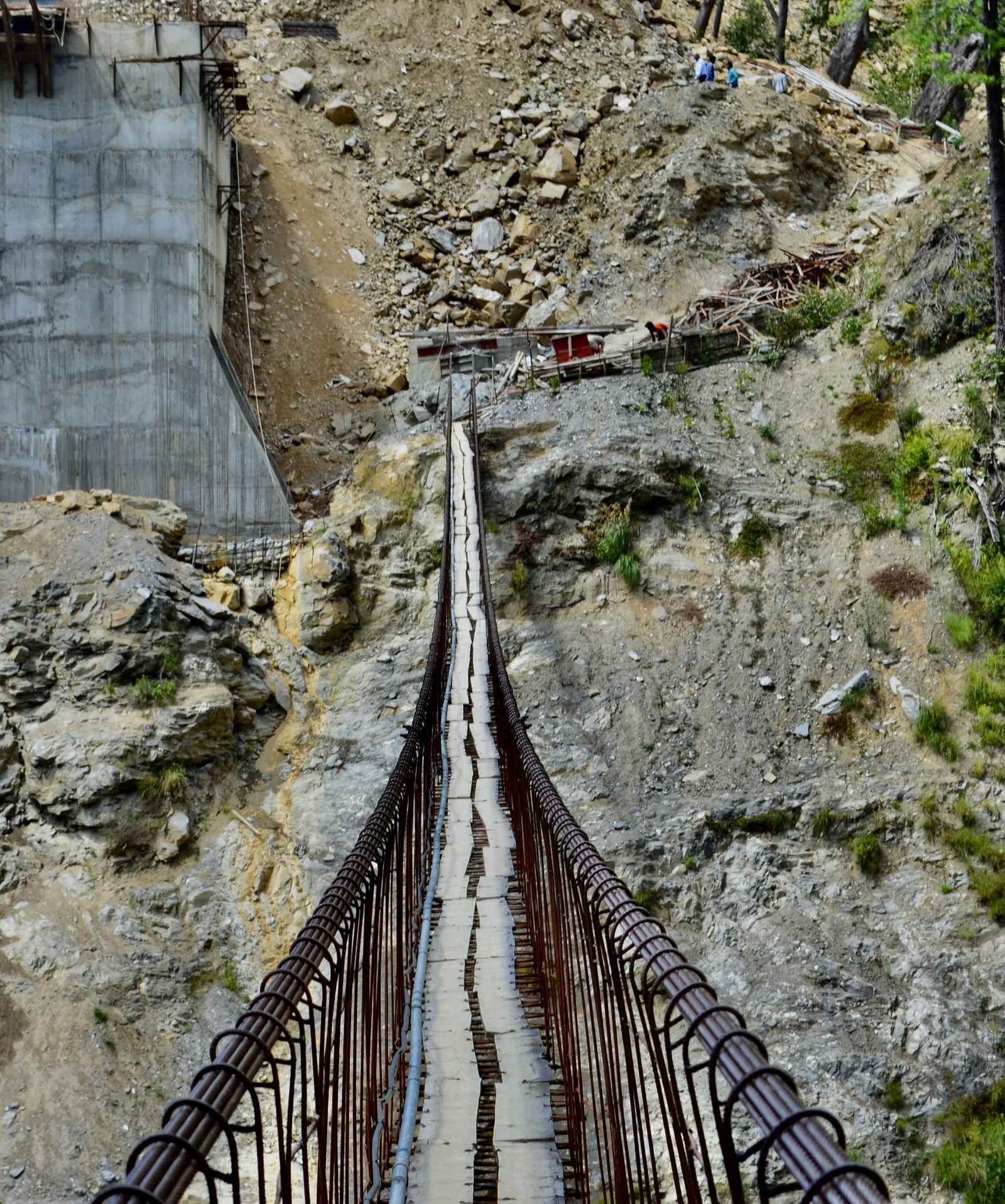 Tanalung Bridge — 140 m suspended footbridge constructed for site access across Tanalung Nallah
